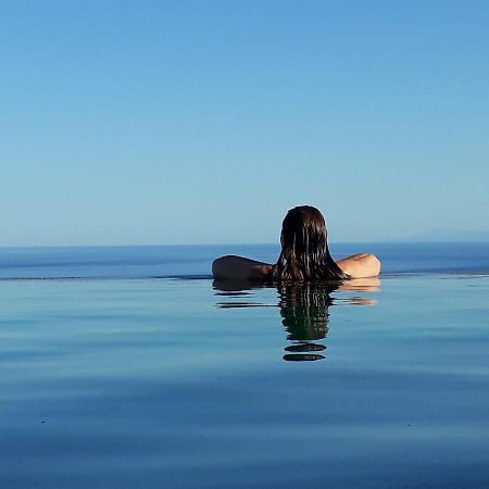 The Infinity 180 Luxury Suites Milia Bagian luar foto