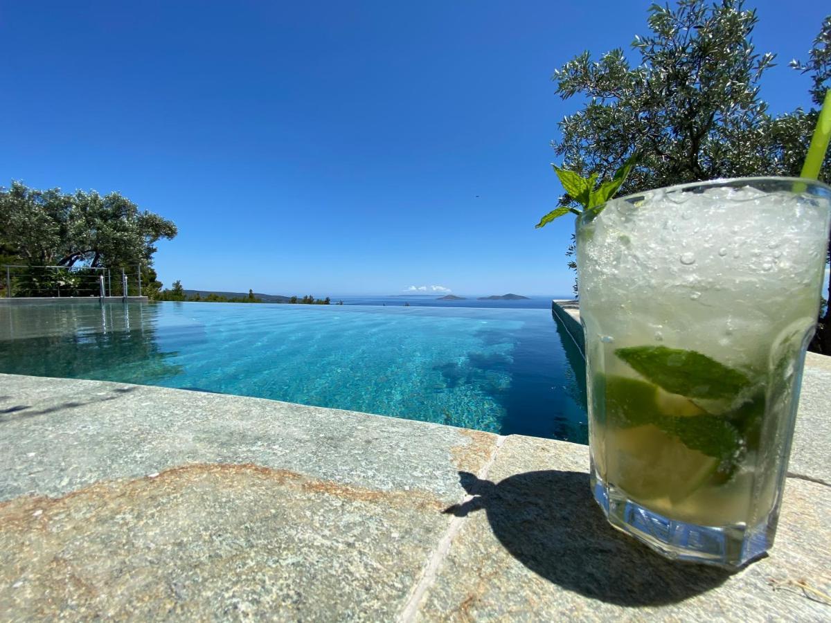 The Infinity 180 Luxury Suites Milia Bagian luar foto