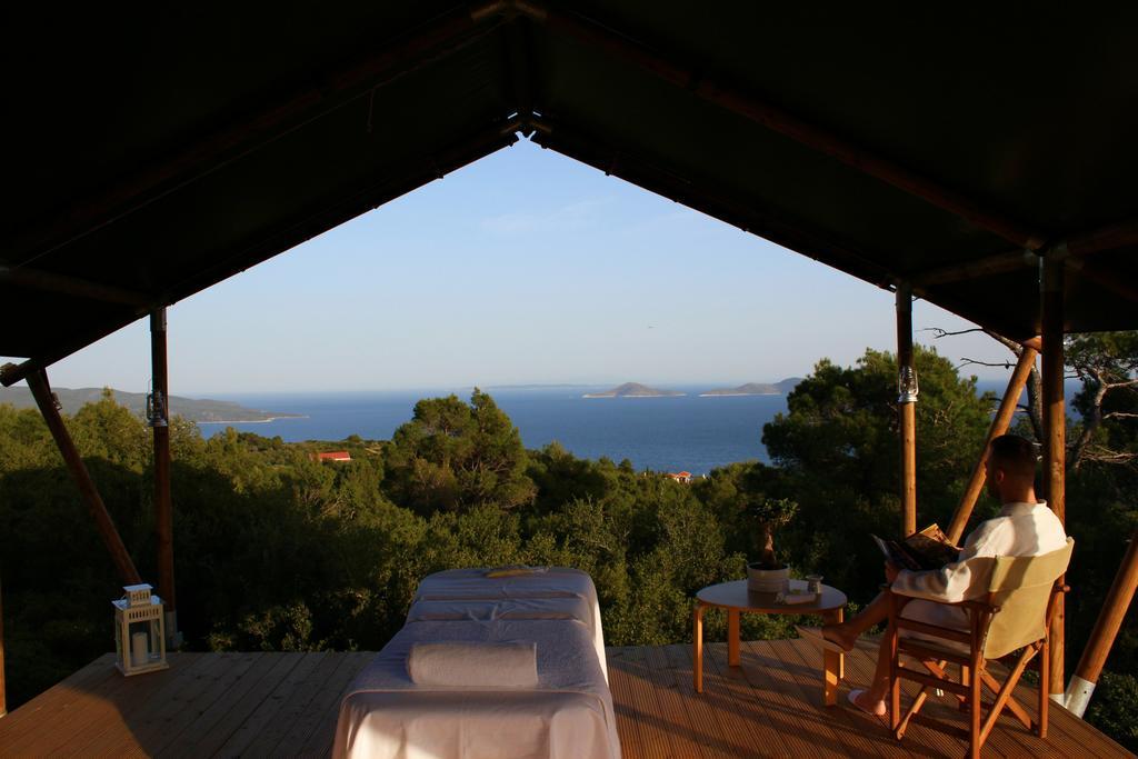 The Infinity 180 Luxury Suites Milia Bagian luar foto