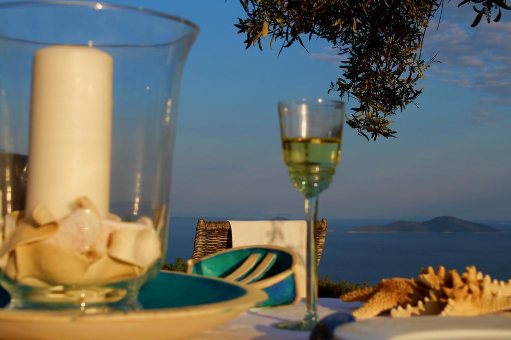 The Infinity 180 Luxury Suites Milia Bagian luar foto