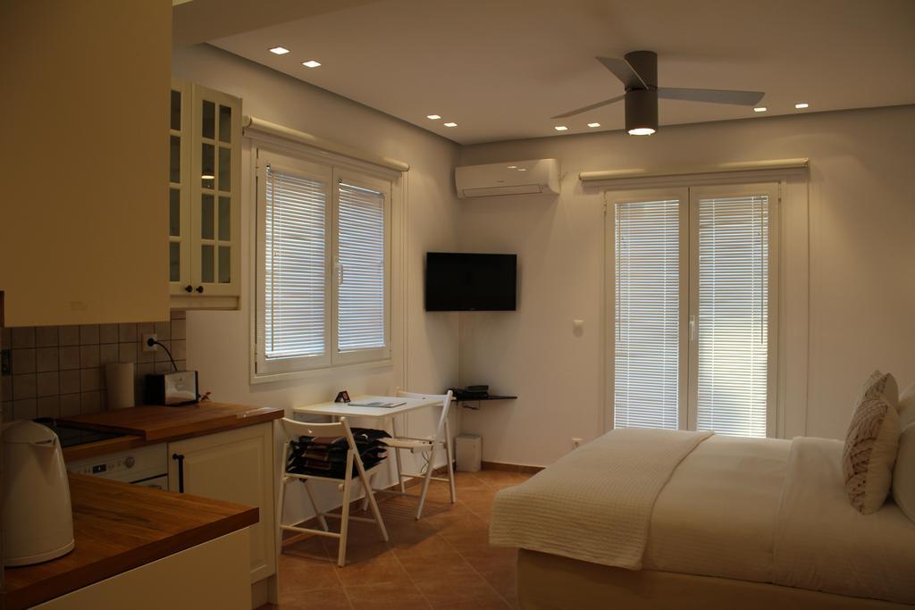 The Infinity 180 Luxury Suites Milia Bagian luar foto