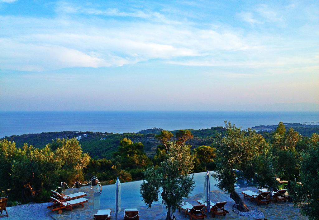 The Infinity 180 Luxury Suites Milia Bagian luar foto