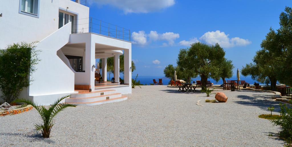 The Infinity 180 Luxury Suites Milia Bagian luar foto