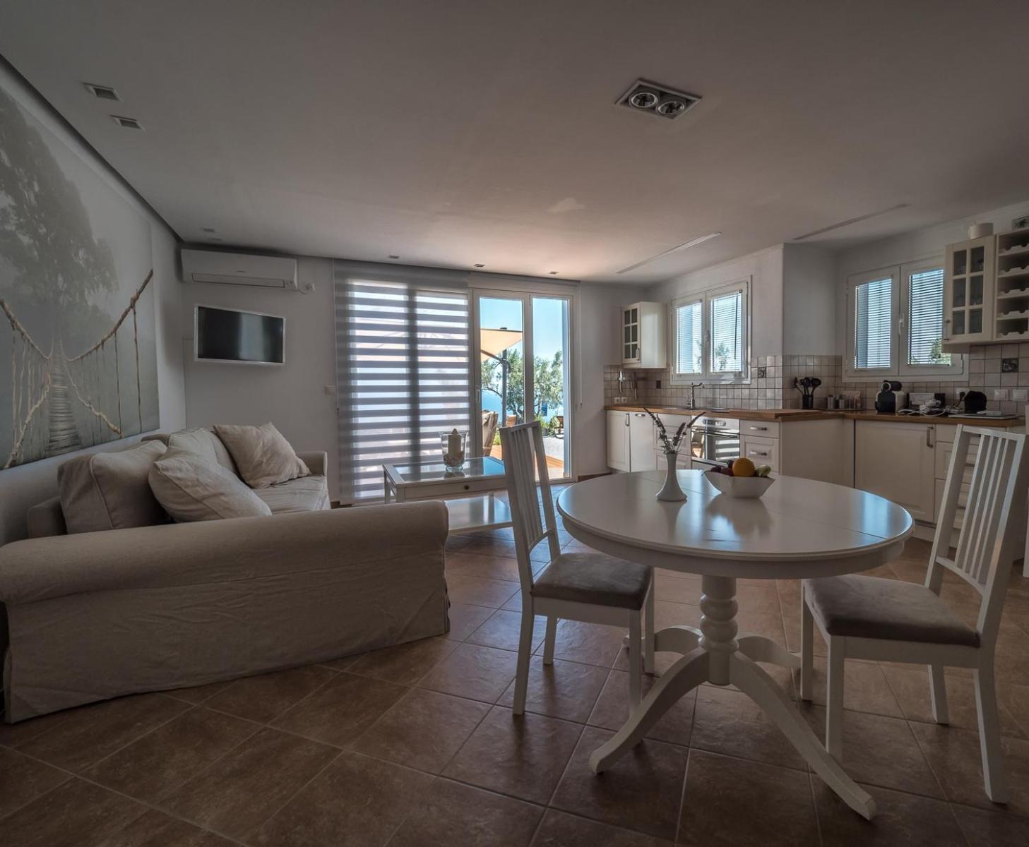 The Infinity 180 Luxury Suites Milia Bagian luar foto