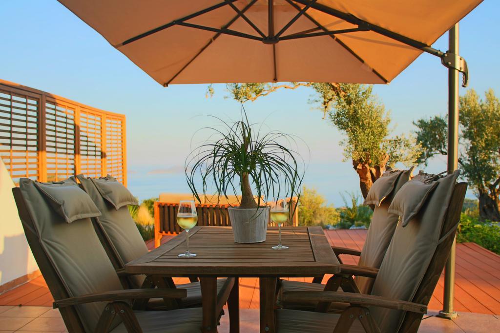The Infinity 180 Luxury Suites Milia Bagian luar foto