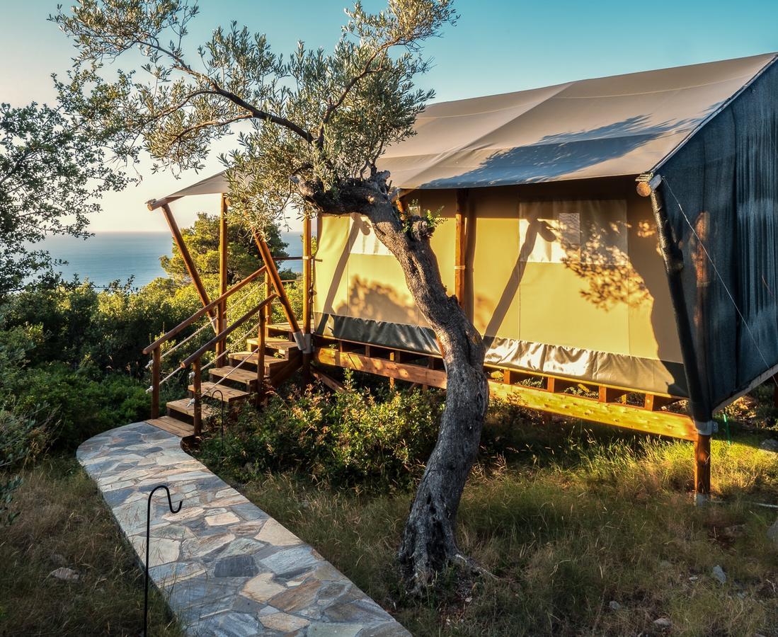 The Infinity 180 Luxury Suites Milia Bagian luar foto