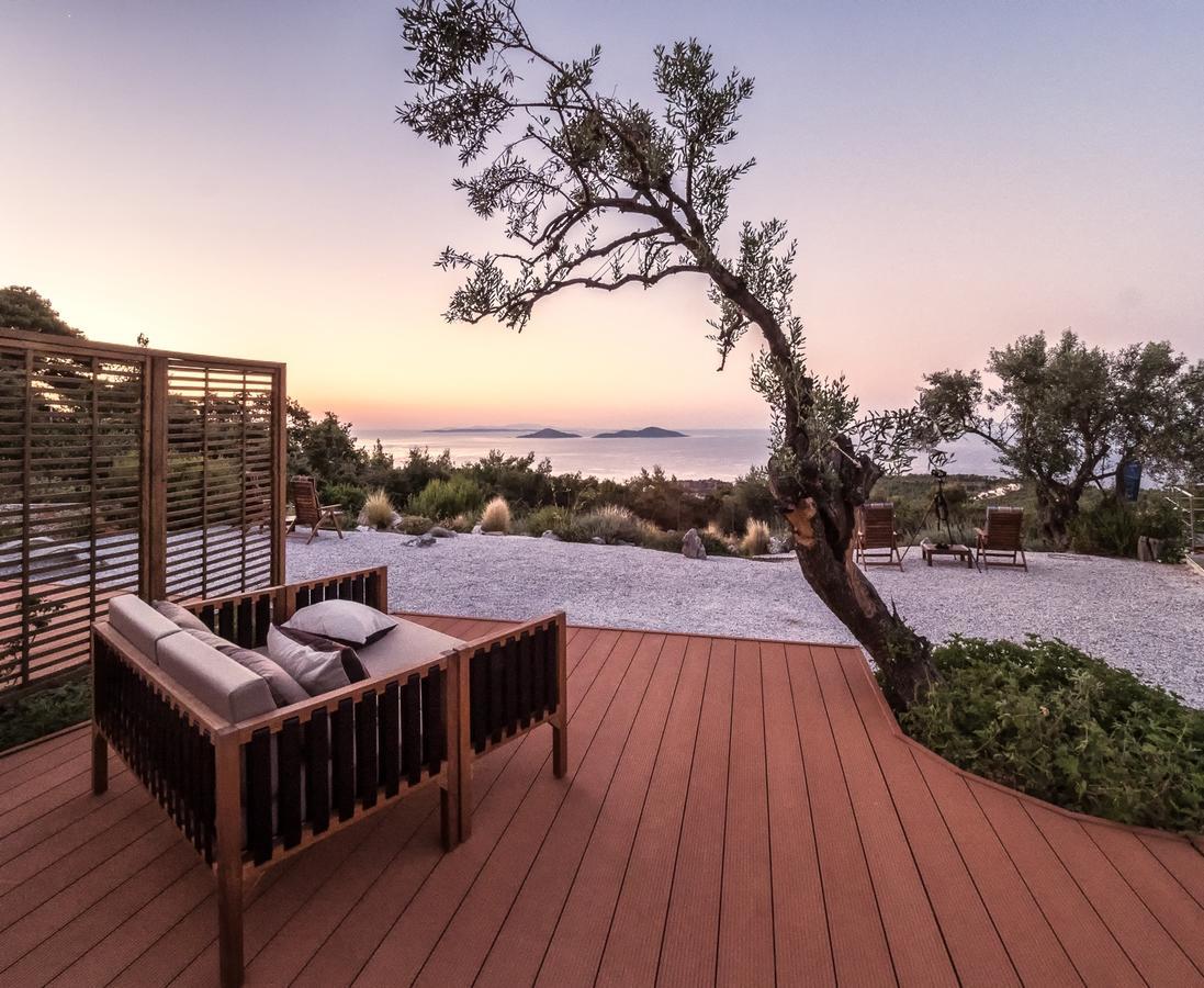 The Infinity 180 Luxury Suites Milia Bagian luar foto