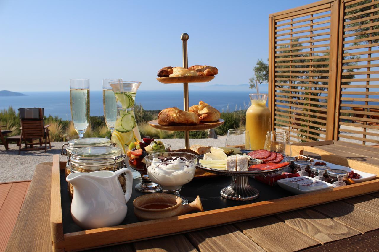 The Infinity 180 Luxury Suites Milia Bagian luar foto