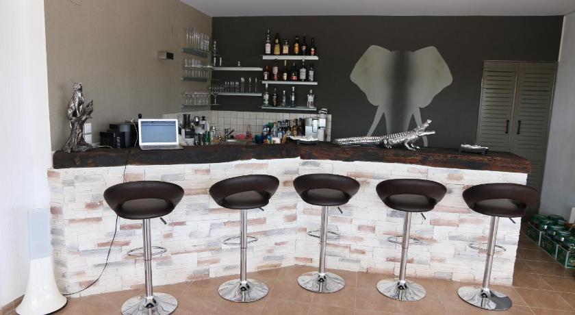 The Infinity 180 Luxury Suites Milia Bagian luar foto