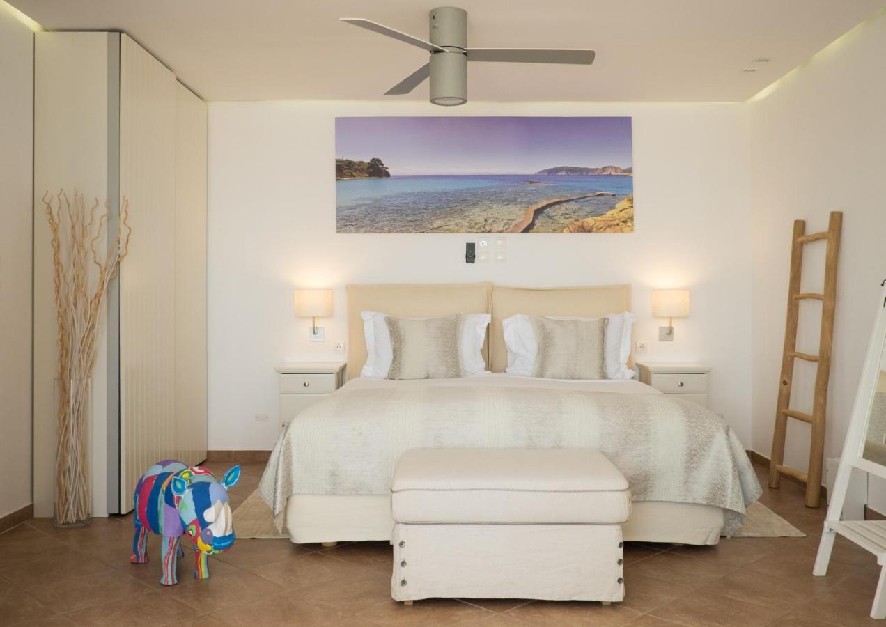 The Infinity 180 Luxury Suites Milia Bagian luar foto